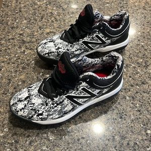 New Balance Youth Baseball Cleats, Brand new
